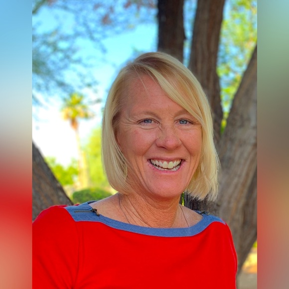 Meet your Posher, Amy - Picture 2 of 2